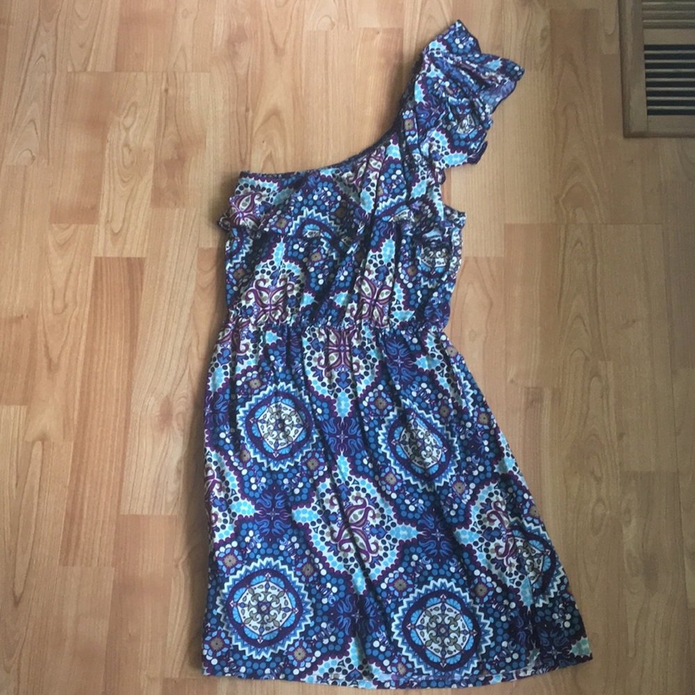 Geometric patterned one shoulder dress